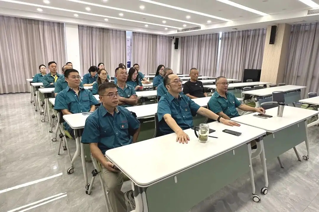 Changshu Polyester Party -gren organisert for å se direktesendingen av 3. september militære parade