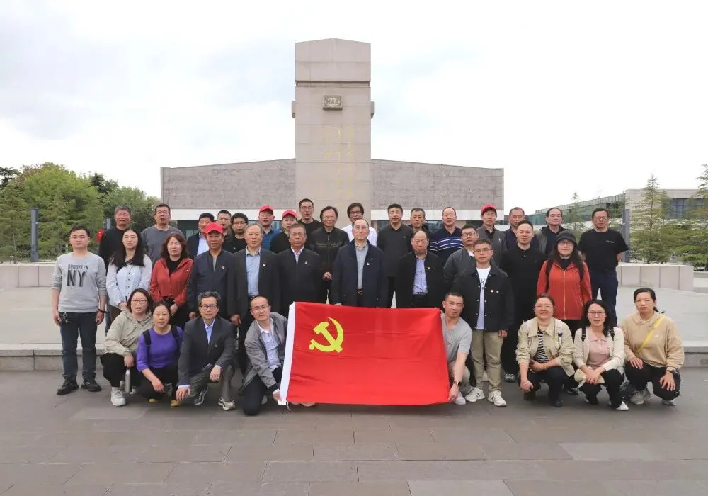Changshu Polyester Co., Ltd. Party Branch organiserer besøk til Yancheng New Fourth Army Memorial Hall